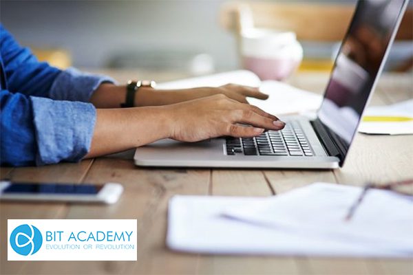 4 CÁCH ĐƠN GIẢN GIÚP BẠN “WORK FROM HOME” HIỆU QUẢ VỚI DOANH NHÂN