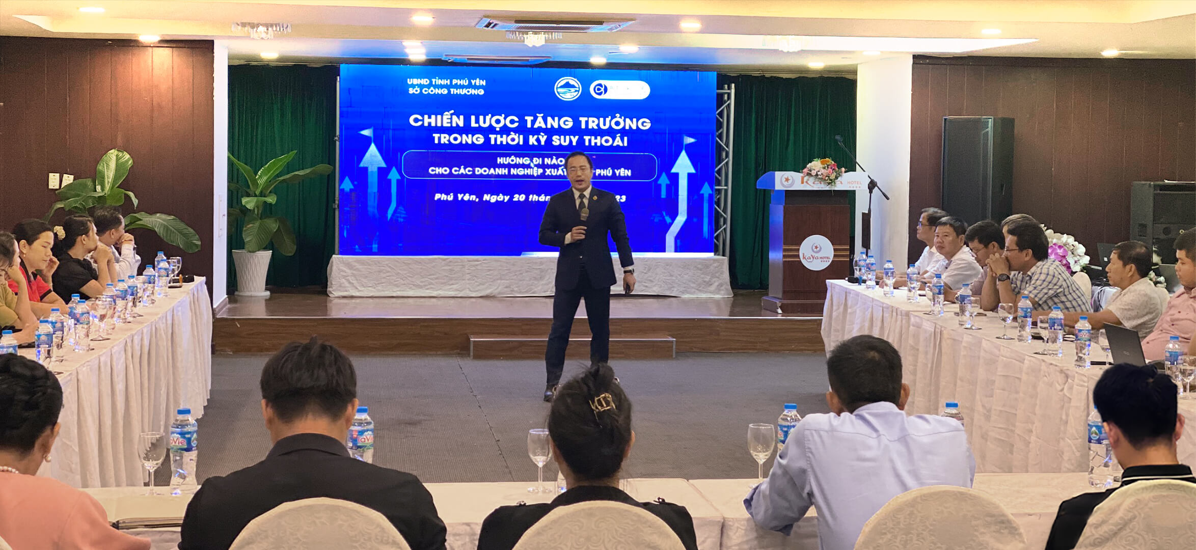 Chương trình lớp tập huấn “CHIẾN LƯỢC TĂNG TRƯỞNG TRONG THỜI KỲ SUY THOÁI – HƯỚNG ĐI NÀO CHO CÁC DOANH NGHIỆP XUẤT KHẨU PHÚ YÊN”